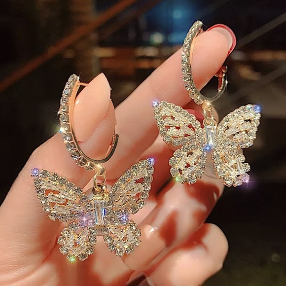 NEW GOLD 18K PLATED BUTTERFLY DANGLE EARRINGS - Picture 1 of 6